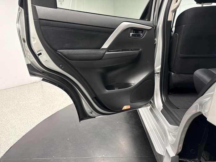 2021 Mitsubishi Pajero Sport GLX