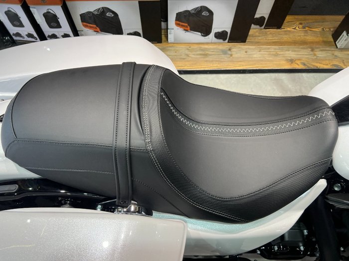 2025 Harley-davidson FLTRX ROAD GLIDE (117) White Onyx Pearl