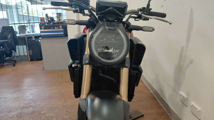 2024 Honda CB650R RED