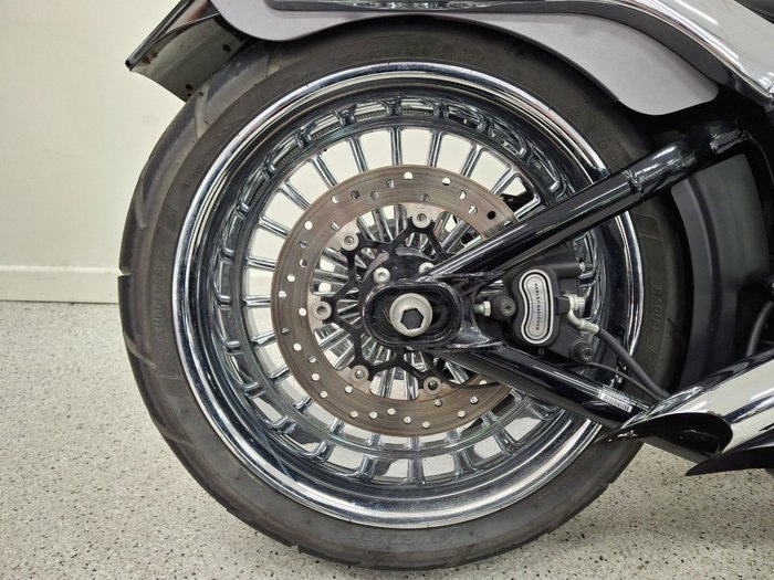 2017 Harley-davidson FXSB SOFTAIL BREAKOUT grey