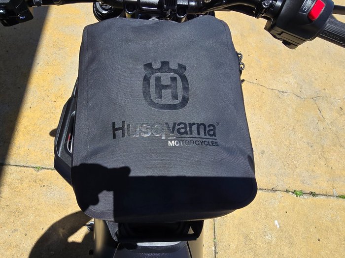 2022 HUSQVARNA SVARTPILEN 401 Black