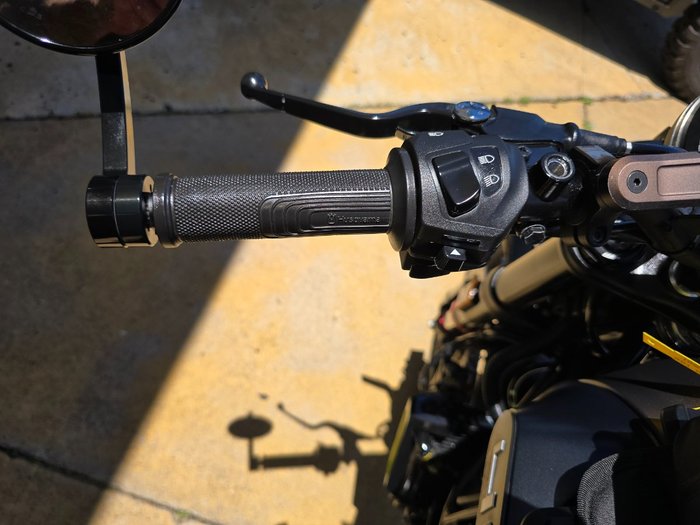 2022 HUSQVARNA SVARTPILEN 401 Black