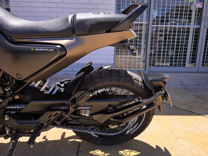 2022 HUSQVARNA SVARTPILEN 401 Black