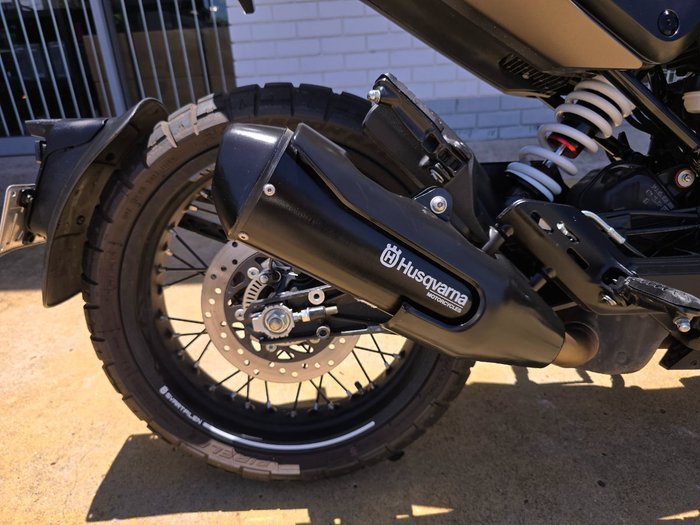 2022 HUSQVARNA SVARTPILEN 401 Black