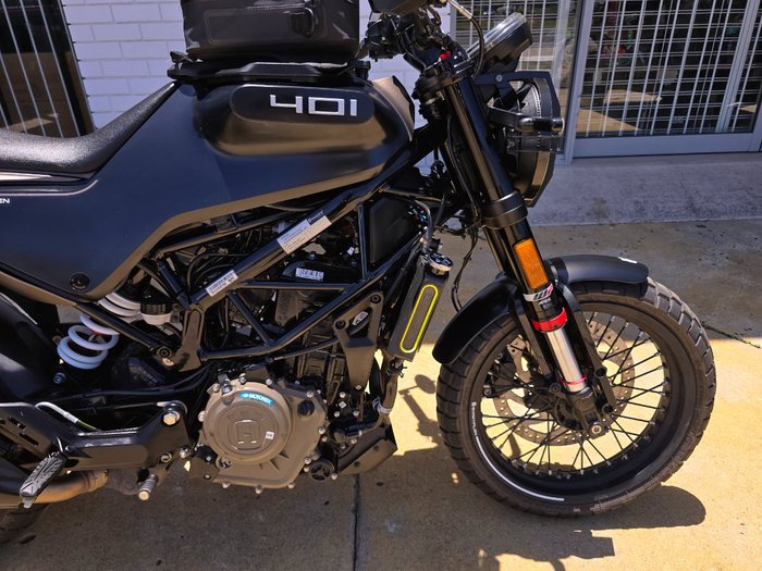 2022 HUSQVARNA SVARTPILEN 401 Black