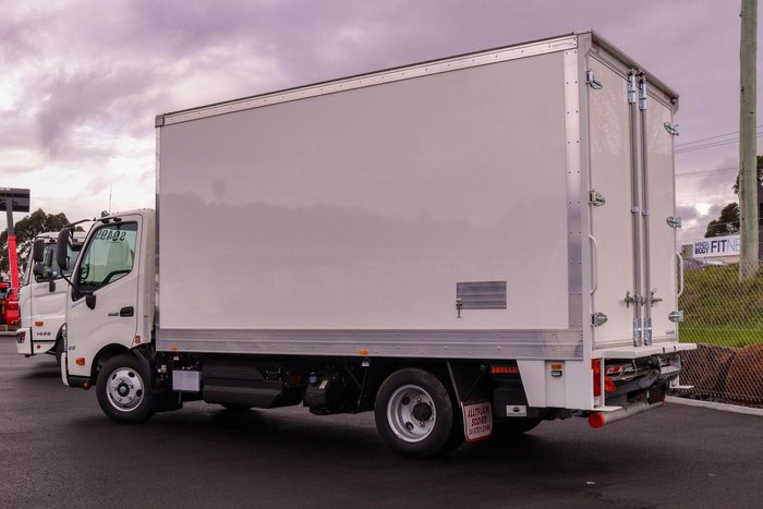 2024 Hino 300 616 Hybrid Pantech White