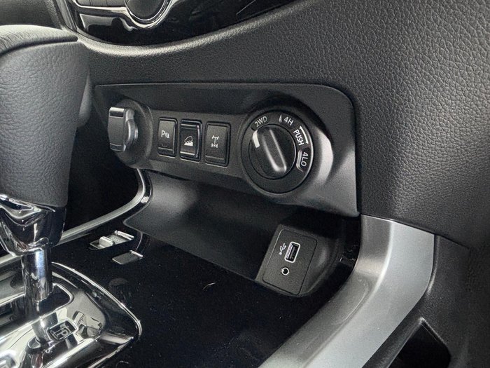 2025 Nissan Navara ST-X D23 MY25 4X4 Dual Range White Pearl