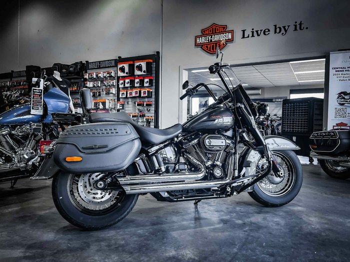 HARLEY-DAVIDSON HERITAGE CLASSIC 114 (FLHCS) ROAD SOFTAIL SLVFLUX/BLKFUSE