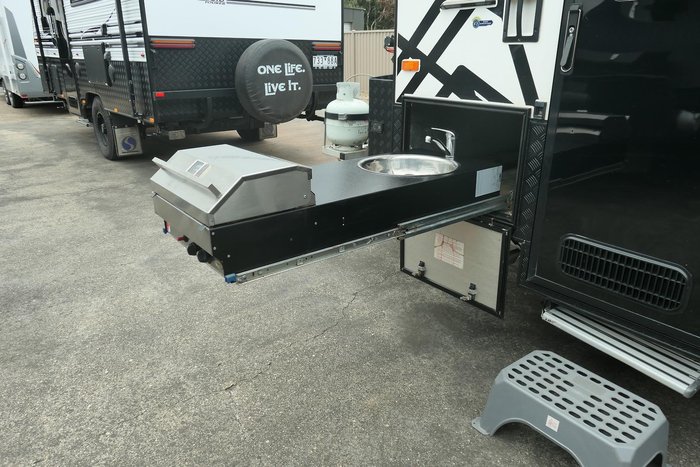 2019 Royal Flair Raptor Family