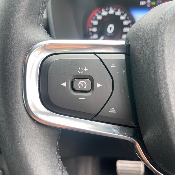 2021 Volvo XC40 T5 R-Design