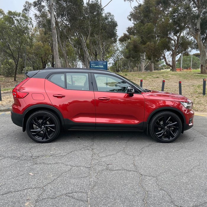 2021 Volvo XC40 T5 R-Design