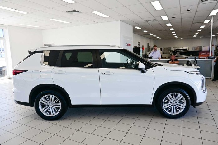 2024 Mitsubishi Outlander LS