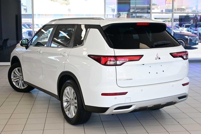 2024 Mitsubishi Outlander LS