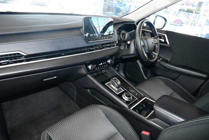 2024 Mitsubishi Outlander LS