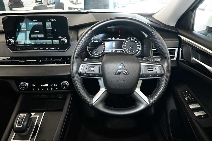 2024 Mitsubishi Outlander LS