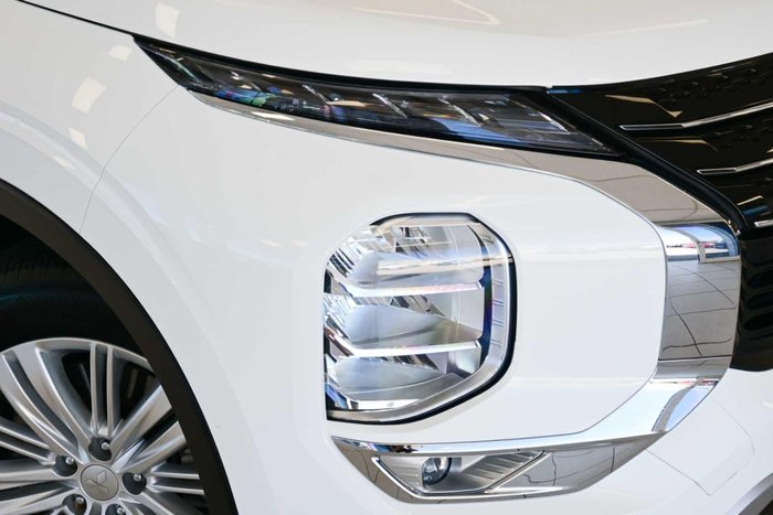 2024 Mitsubishi Outlander LS