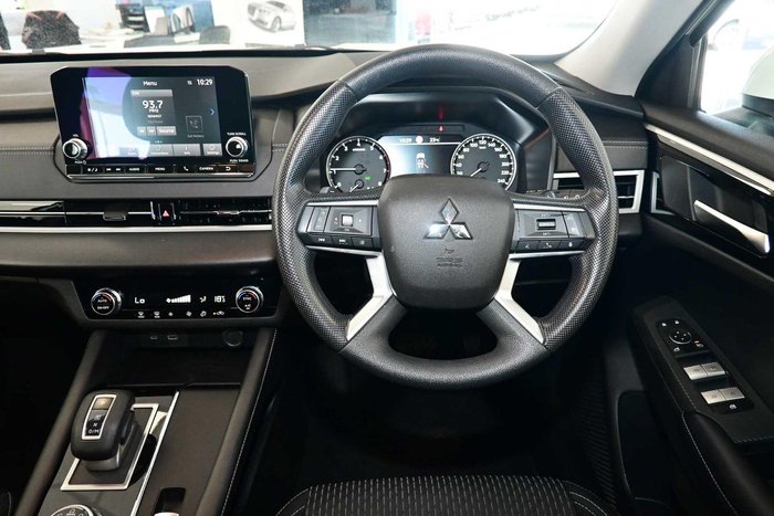 2024 Mitsubishi Outlander ES