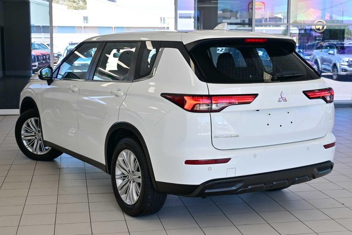 2024 Mitsubishi Outlander ES