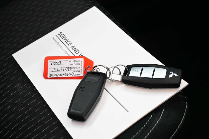 2024 Mitsubishi Outlander ES