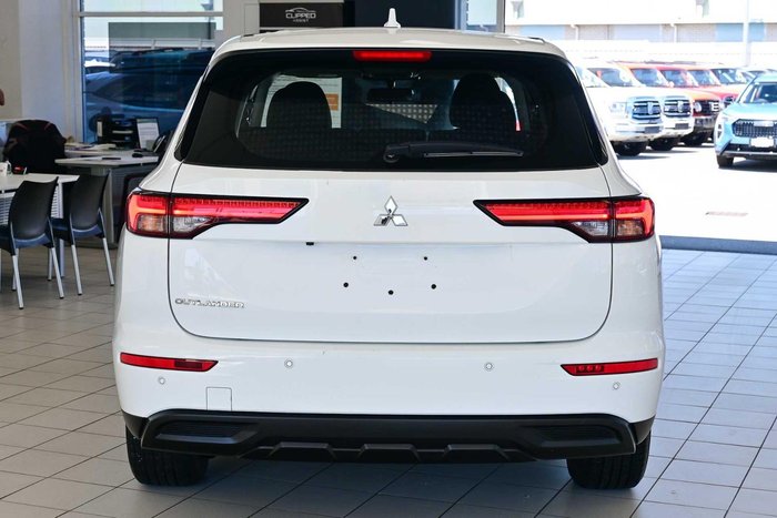 2024 Mitsubishi Outlander ES