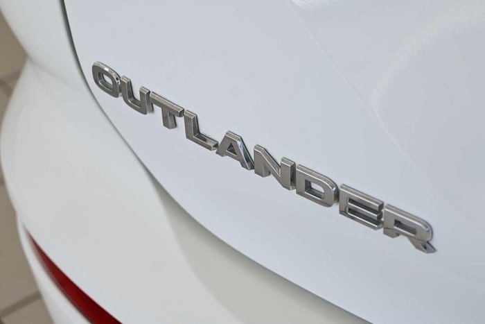 2024 Mitsubishi Outlander ES