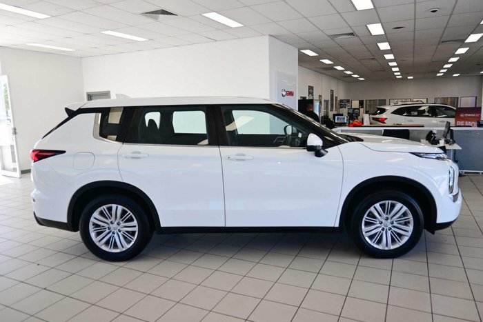 2024 Mitsubishi Outlander ES