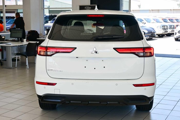 2024 Mitsubishi Outlander ES