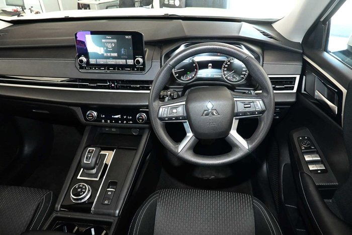 2024 Mitsubishi Outlander ES