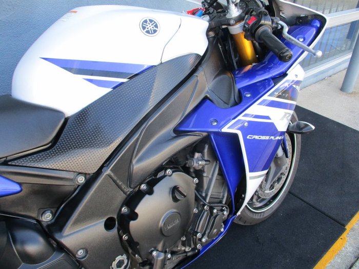 2014 Yamaha YZF-R1 BLUE