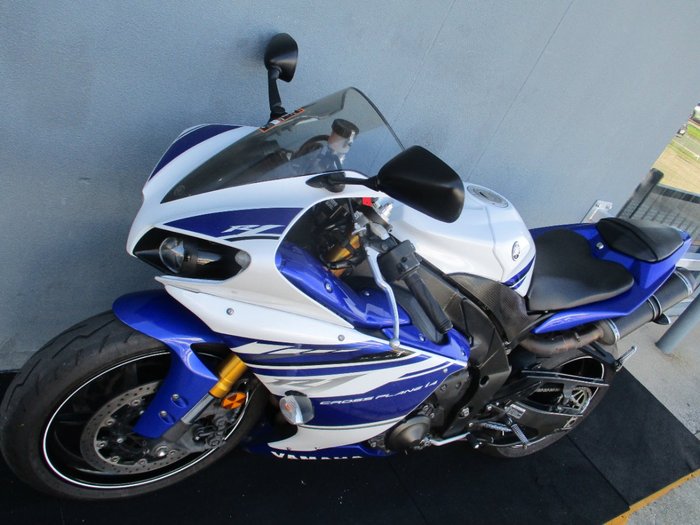 2014 Yamaha YZF-R1 BLUE