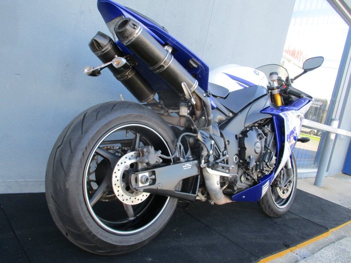 2014 Yamaha YZF-R1 BLUE