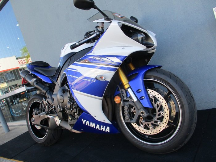 2014 Yamaha YZF-R1 BLUE