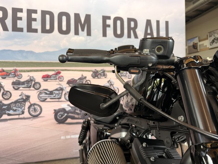 2016 Harley-davidson XC1200CX ROADSTER Black