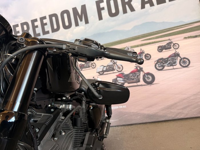 2016 Harley-davidson XC1200CX ROADSTER Black