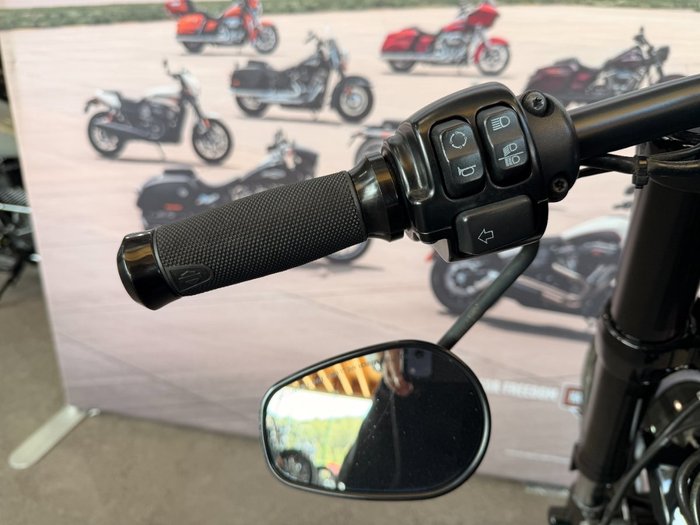 2016 Harley-davidson XC1200CX ROADSTER Black