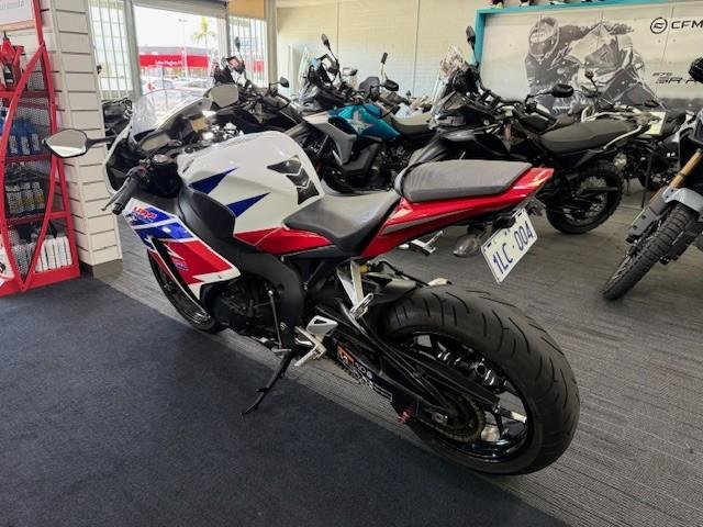 2015 Honda CBR1000RR FireBlade Fireblade White