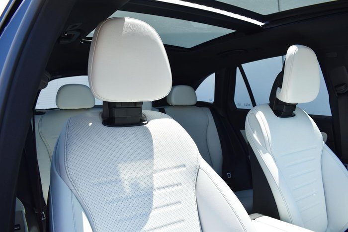 2025 Mercedes-Benz GLC-Class GLC300