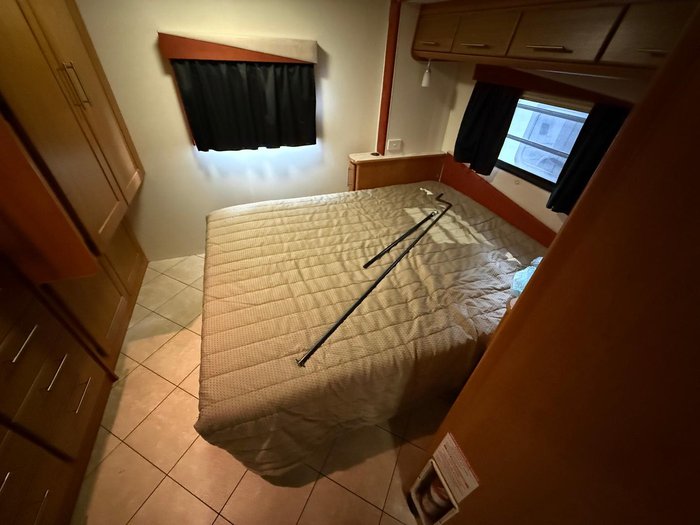 2009 Winnebago Longreach