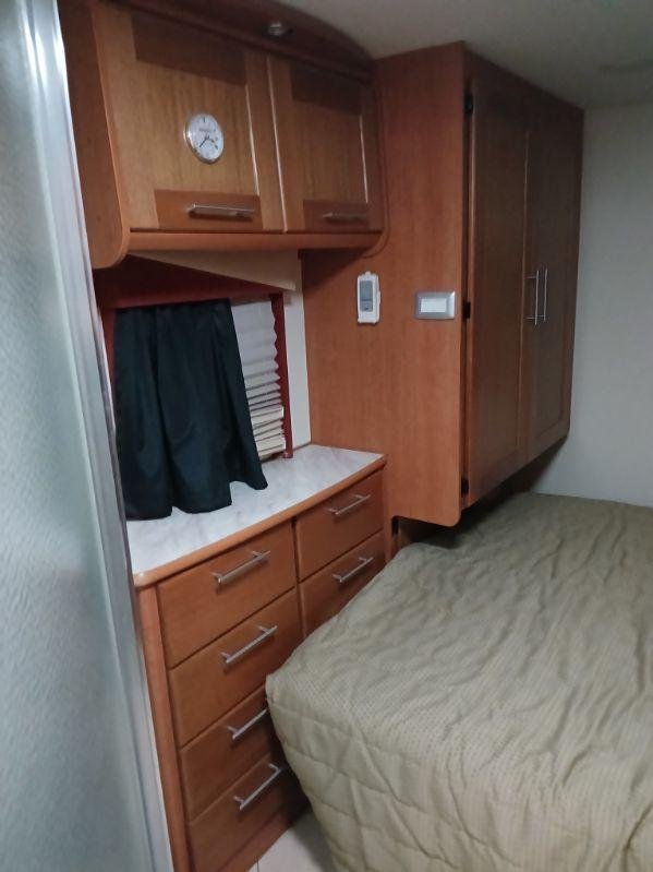 2009 Winnebago Longreach