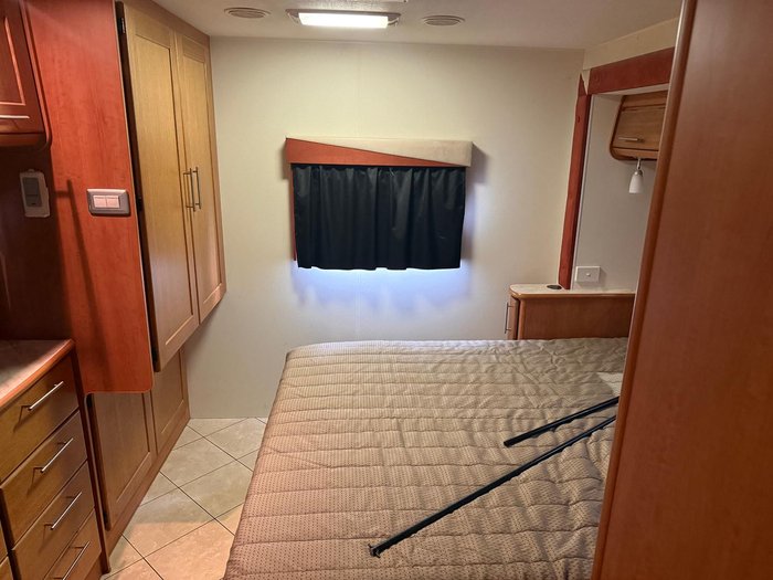 2009 Winnebago Longreach