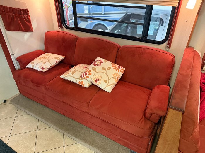 2009 Winnebago Longreach