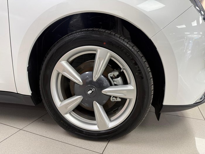 2025 GWM Ora Lux ES11 Hamilton White / Black Roof