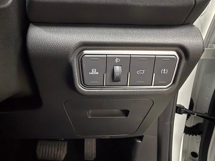 2025 GWM Ora Lux ES11 Hamilton White / Black Roof