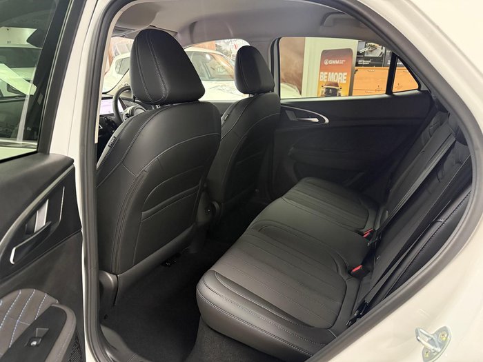 2025 GWM Ora Lux ES11 Hamilton White / Black Roof