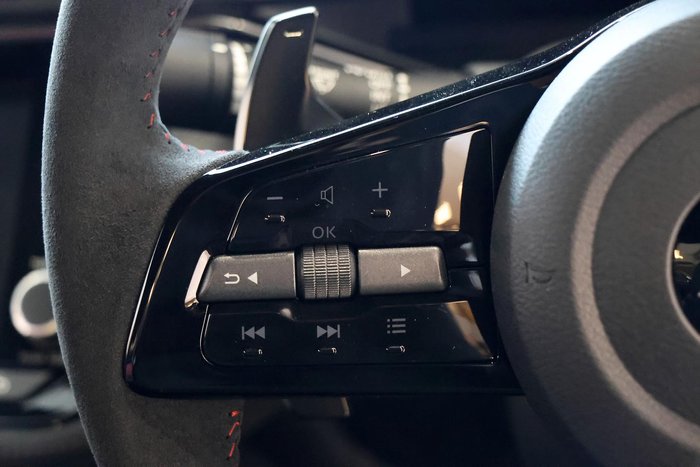 2025 Nissan Z NISMO Z34 MY25 Ivory Pearl with Super Black Roof