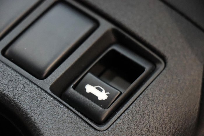 2025 Nissan Z NISMO Z34 MY25 Ivory Pearl with Super Black Roof