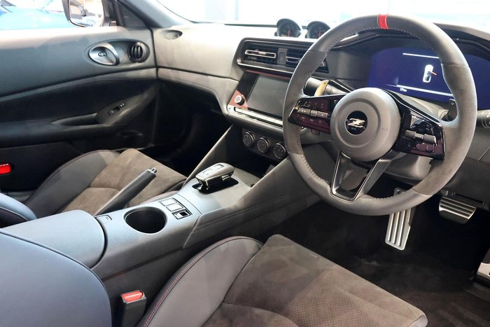 2025 Nissan Z NISMO Z34 MY25 Ivory Pearl with Super Black Roof