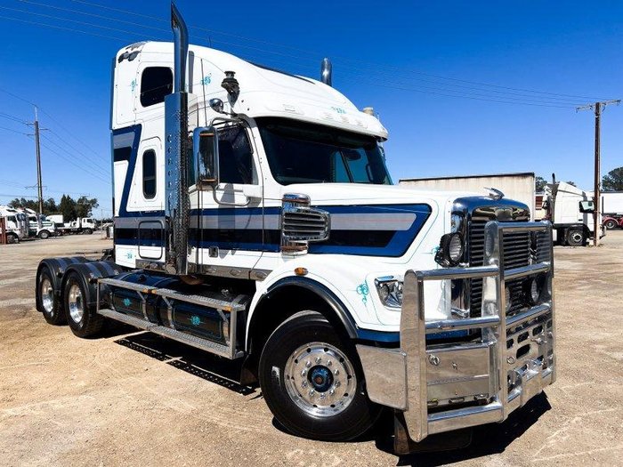 2013 Freightliner Coronado 122