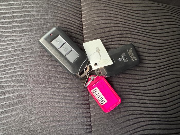 2024 Mitsubishi Pajero Sport GLX