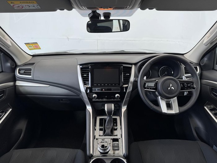 2024 Mitsubishi Pajero Sport GLX